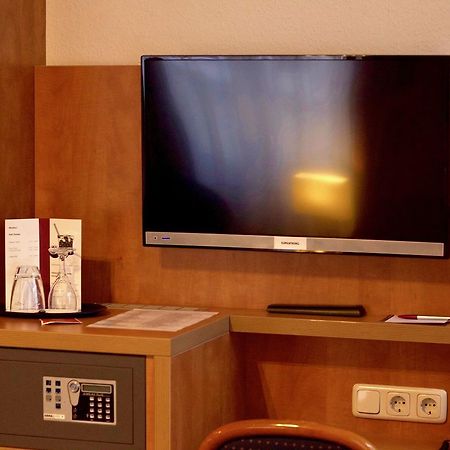 Hotel Niederrad - Self Check In Frankfurt am Main Ngoại thất bức ảnh
