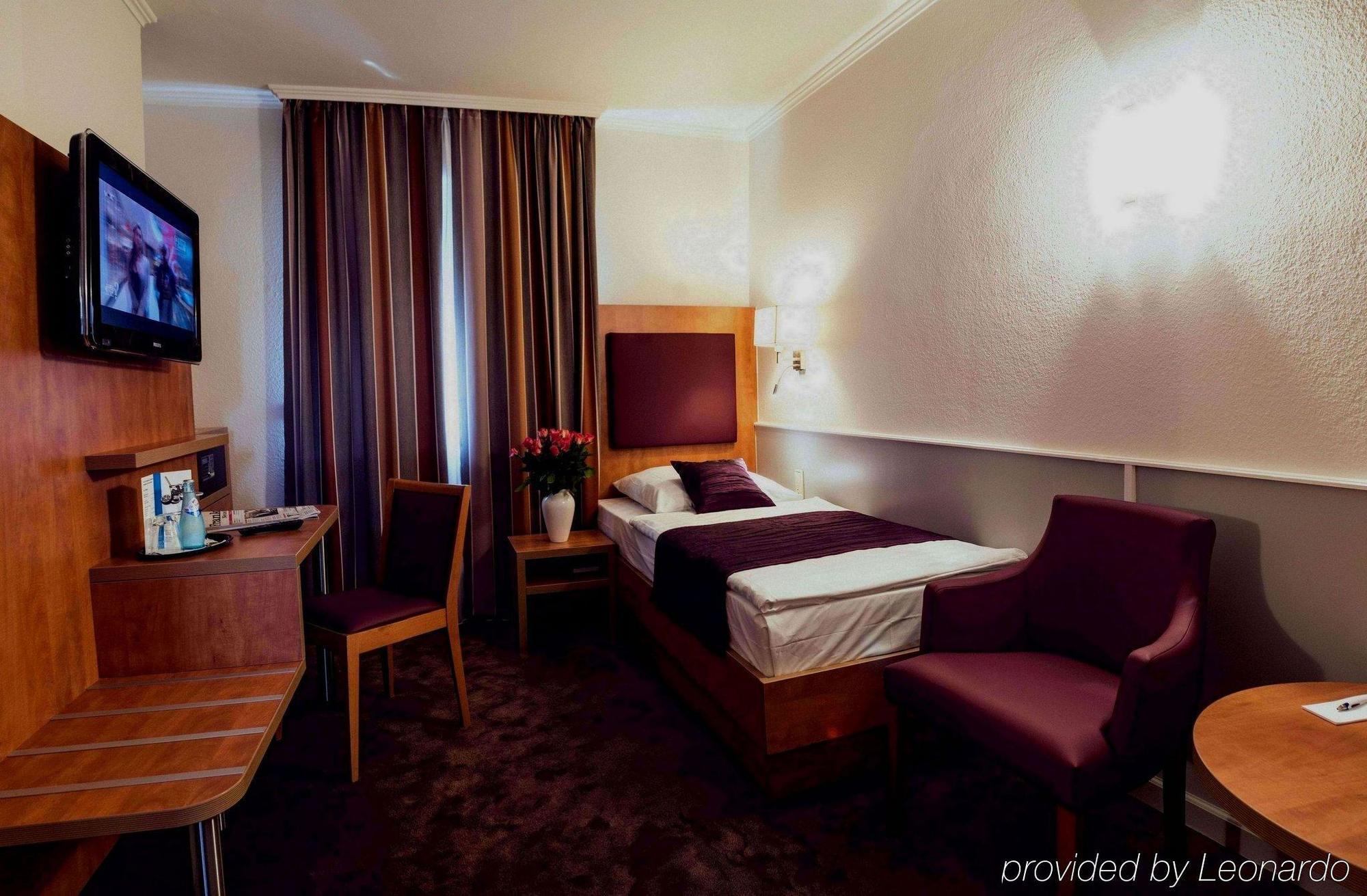 Hotel Niederrad - Self Check In Frankfurt am Main Ngoại thất bức ảnh