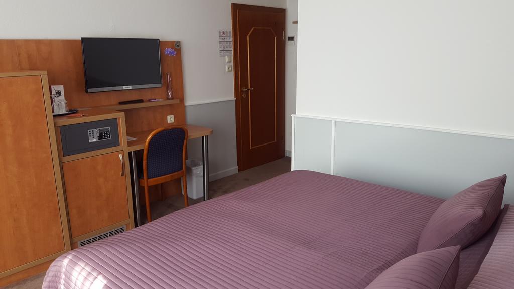 Hotel Niederrad - Self Check In Frankfurt am Main Ngoại thất bức ảnh