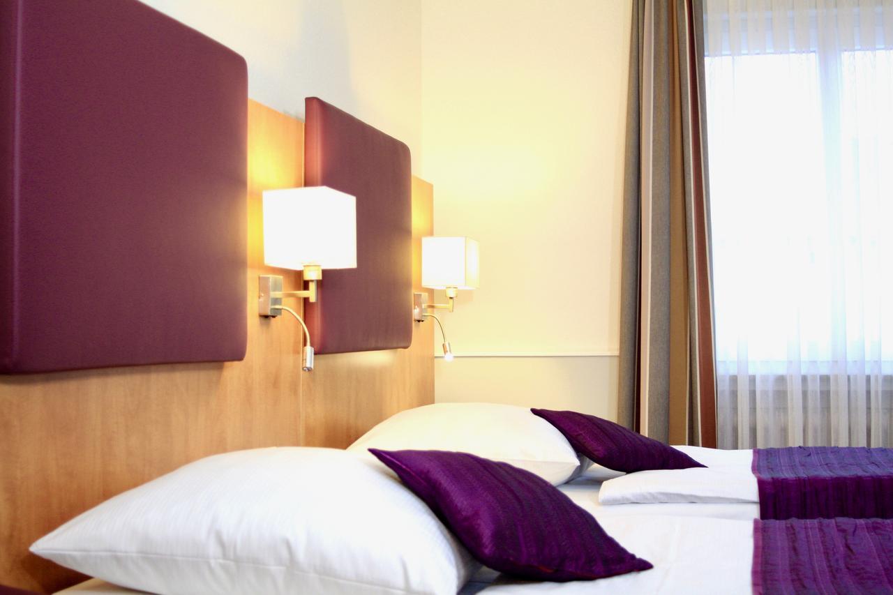 Hotel Niederrad - Self Check In Frankfurt am Main Phòng bức ảnh