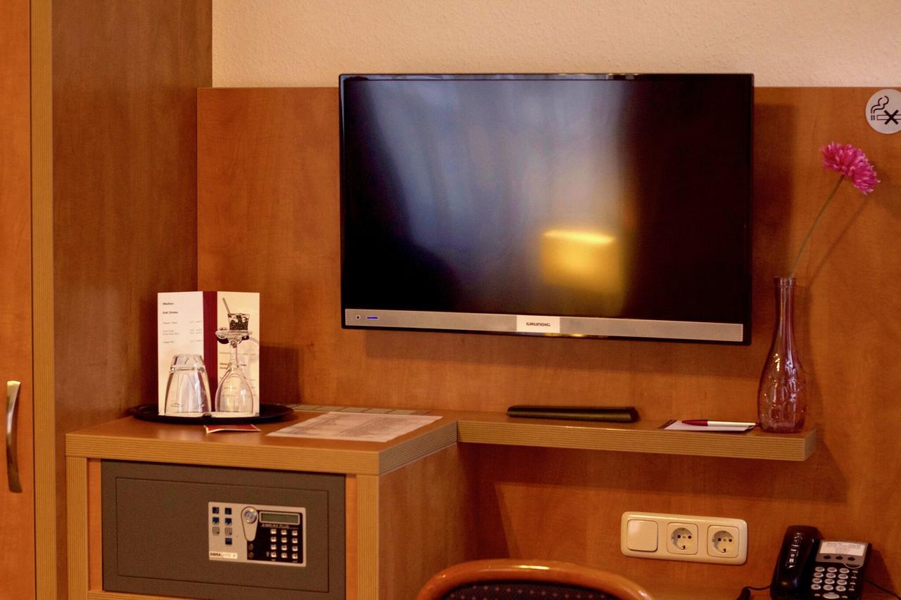 Hotel Niederrad - Self Check In Frankfurt am Main Ngoại thất bức ảnh