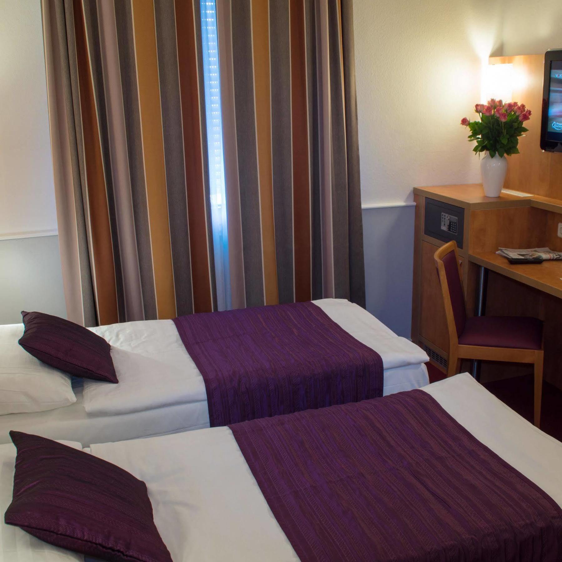 Hotel Niederrad - Self Check In Frankfurt am Main Ngoại thất bức ảnh