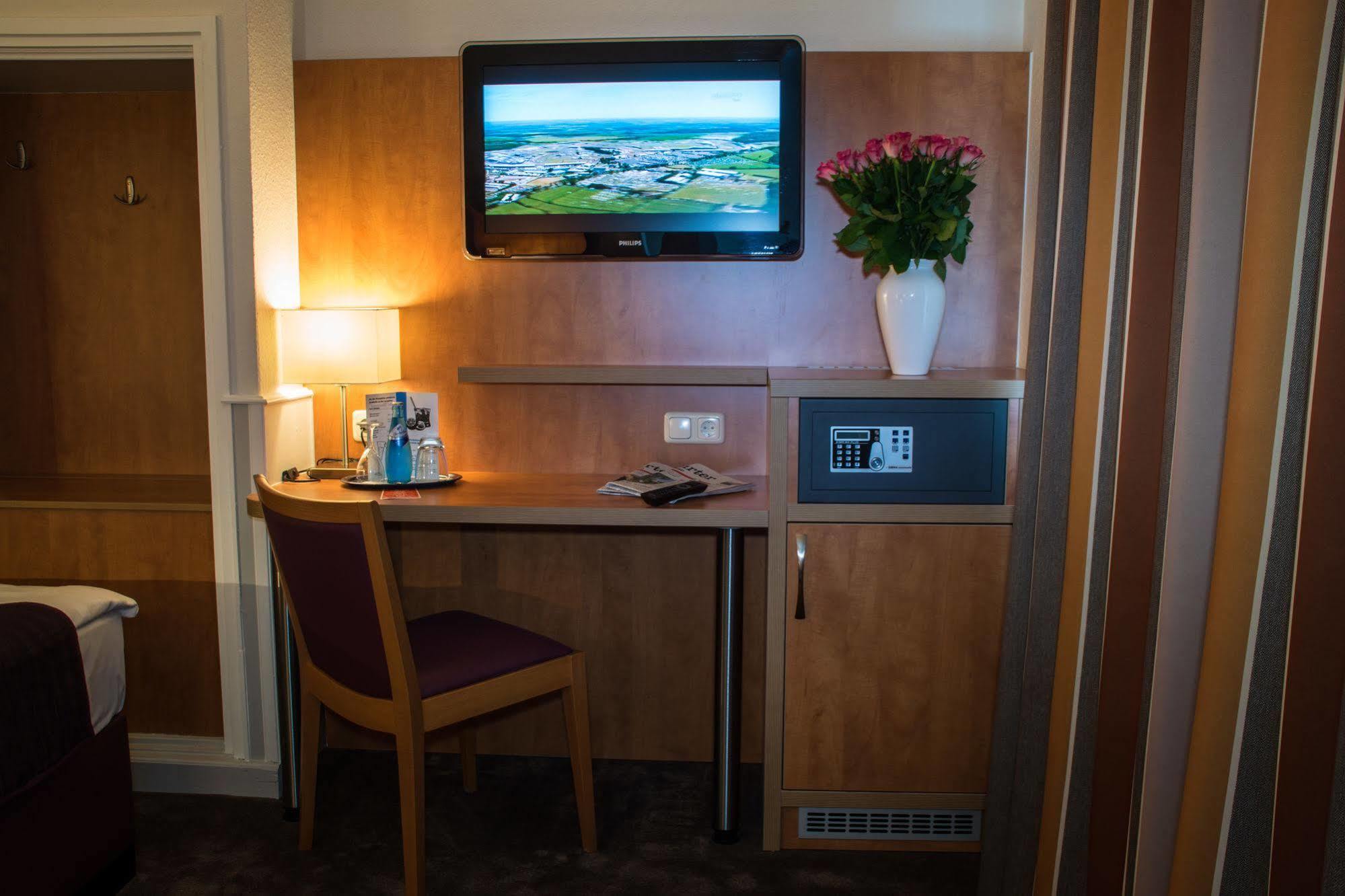 Hotel Niederrad - Self Check In Frankfurt am Main Ngoại thất bức ảnh